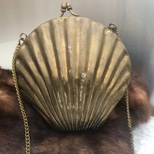 Vintage Brass claim shell purse